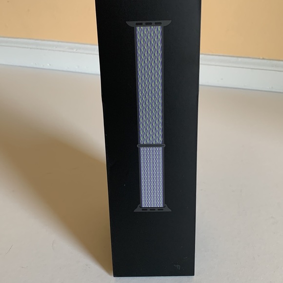 Apple Nike Sport Loop for Apple Watch™ 44mm - Desert Sand/Volt - Picture 4 of 11